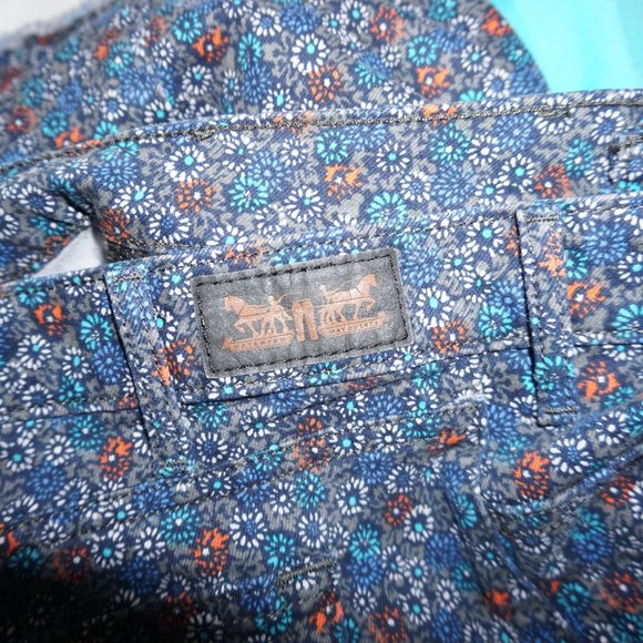 LEVI'S Raw Hem shorts floral print 10 - Picture 6 of 8